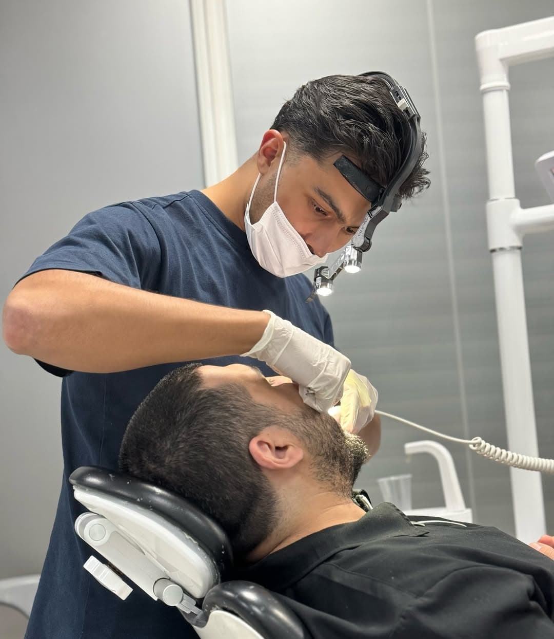 Dt. Yaşar Bora Atalamış - Estetik Diş Hekimi